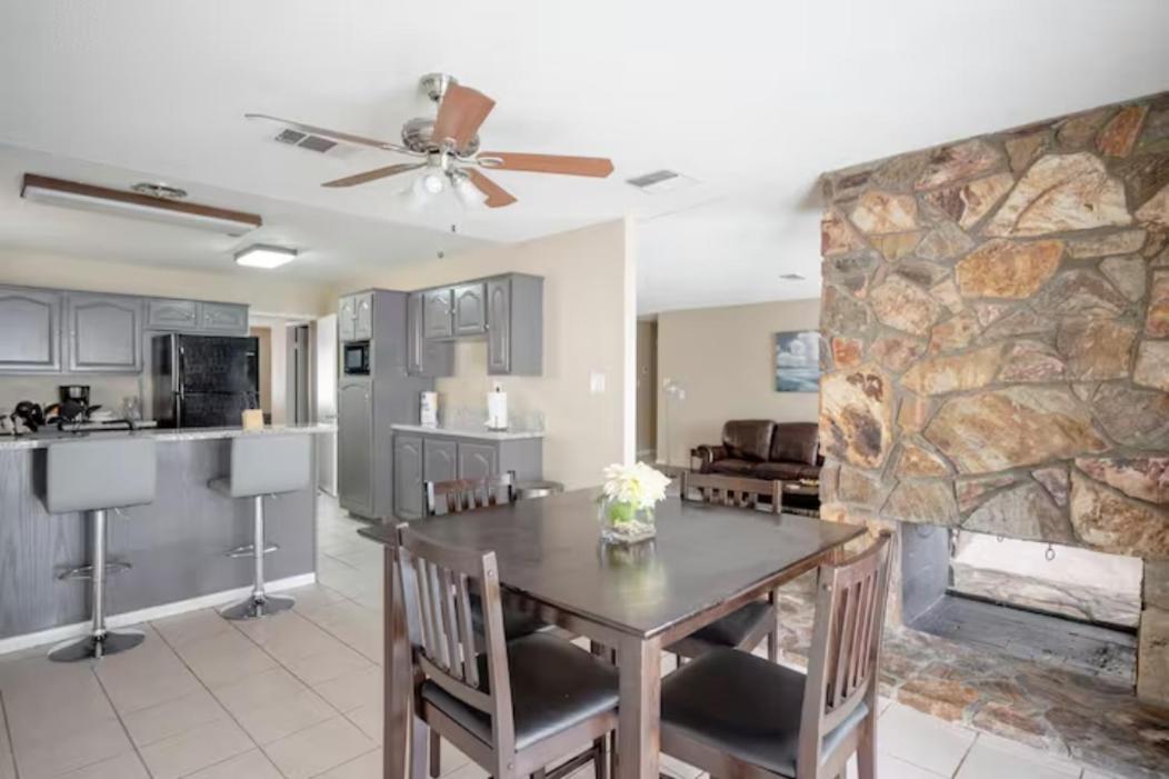 Hébergement de vacances Pool 4 Bedroom 2 Bath Close To Strip *