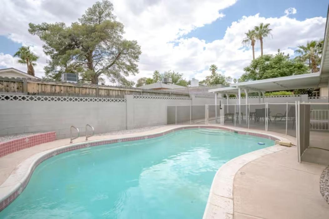 Pool 4 Bedroom 2 Bath Close To Strip Hébergement de vacances Las Vegas