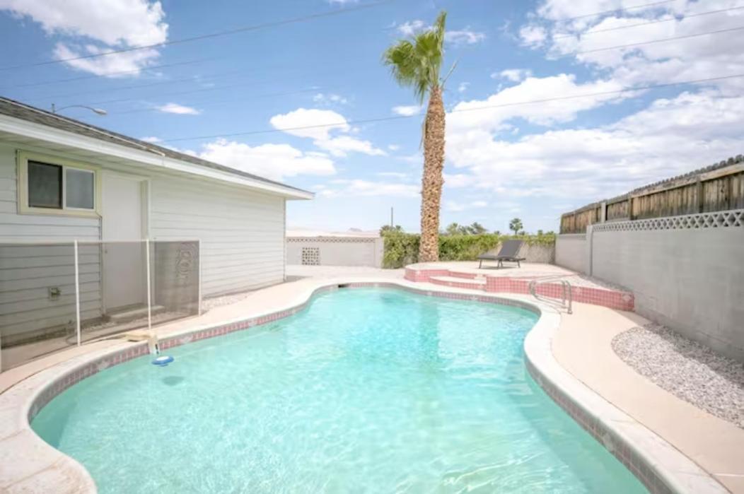 Pool 4 Bedroom 2 Bath Close To Strip Hébergement de vacances