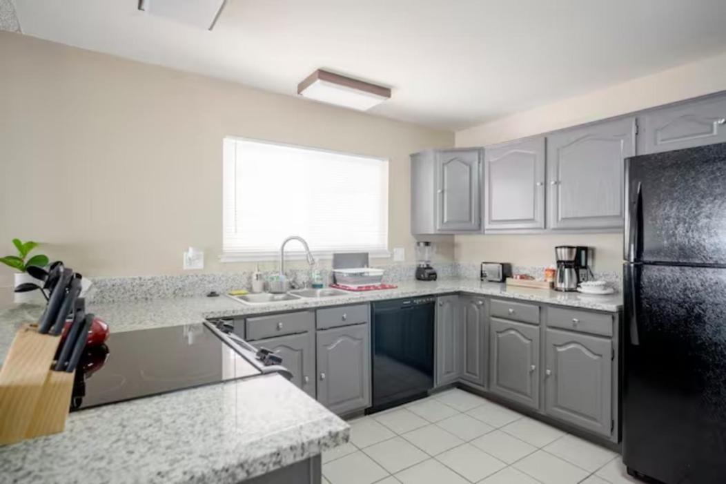 Hébergement de vacances Pool 4 Bedroom 2 Bath Close To Strip *