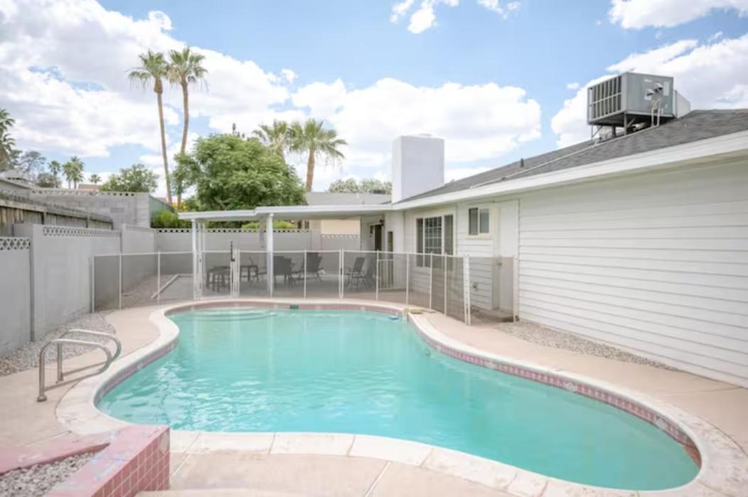 Hébergement de vacances Pool 4 Bedroom 2 Bath Close To Strip *